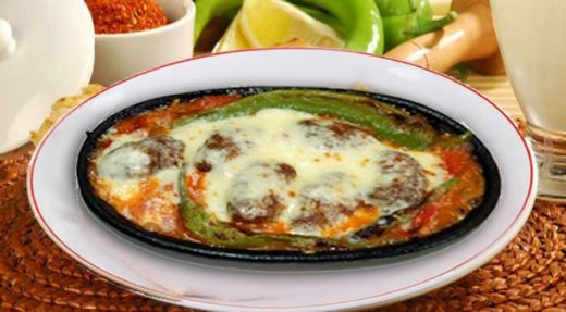 Kiremitte Kaşarlı Mantarlı Köfte